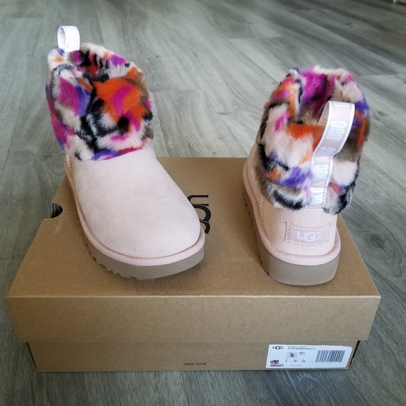 UGG Fluff Mini Quilted Motlee Suede Boot. - Picture 2 of 7